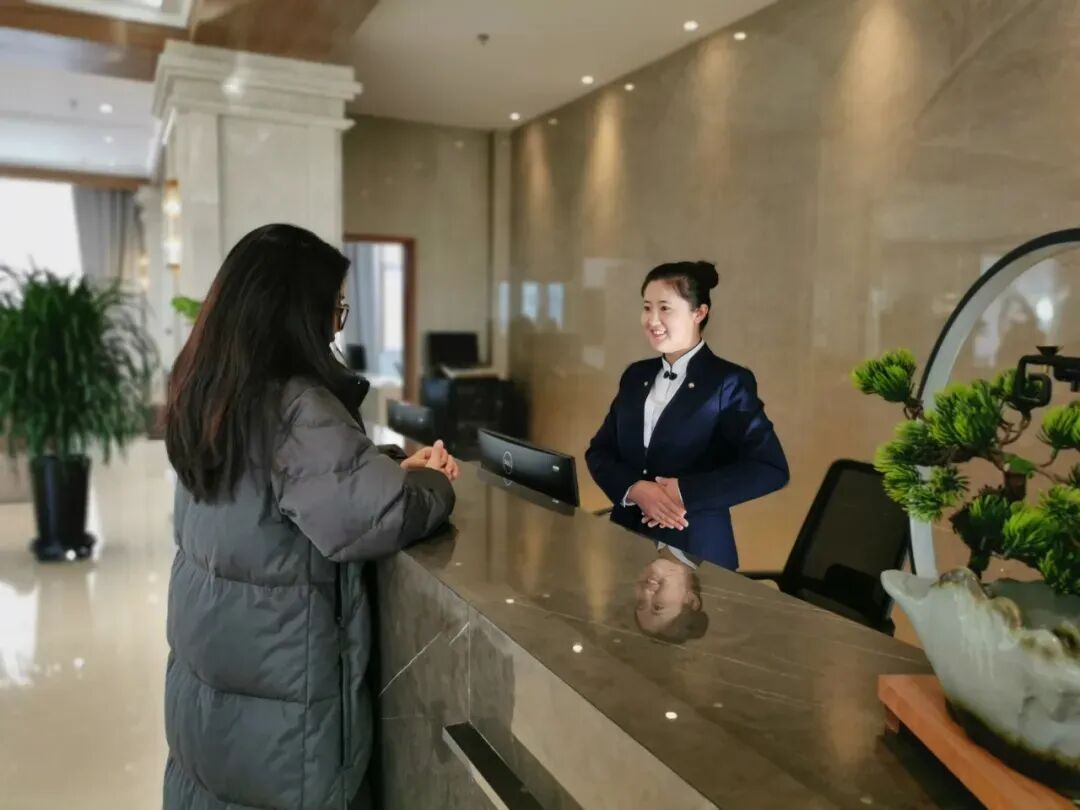 富蕴县冰雪之旅：安心畅滑，暖心服务