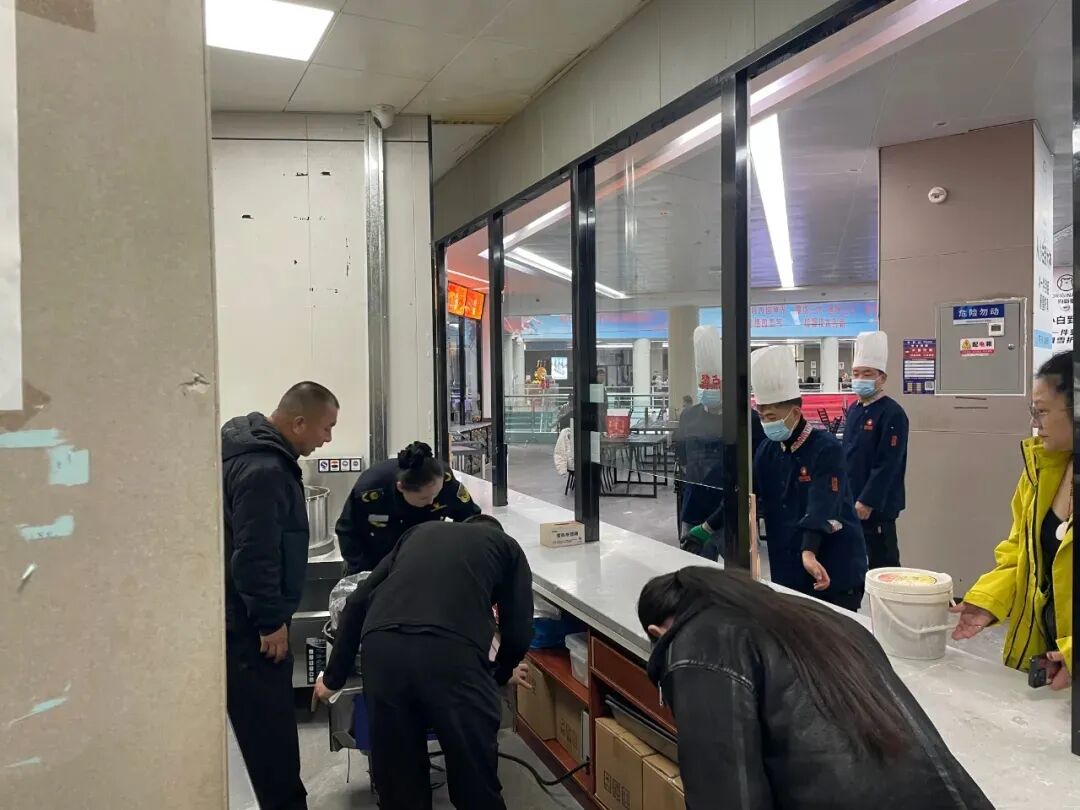 富蕴县冰雪之旅：安心畅滑，暖心服务