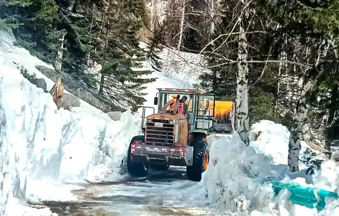 富蕴县冰雪之旅：安心畅滑，暖心服务