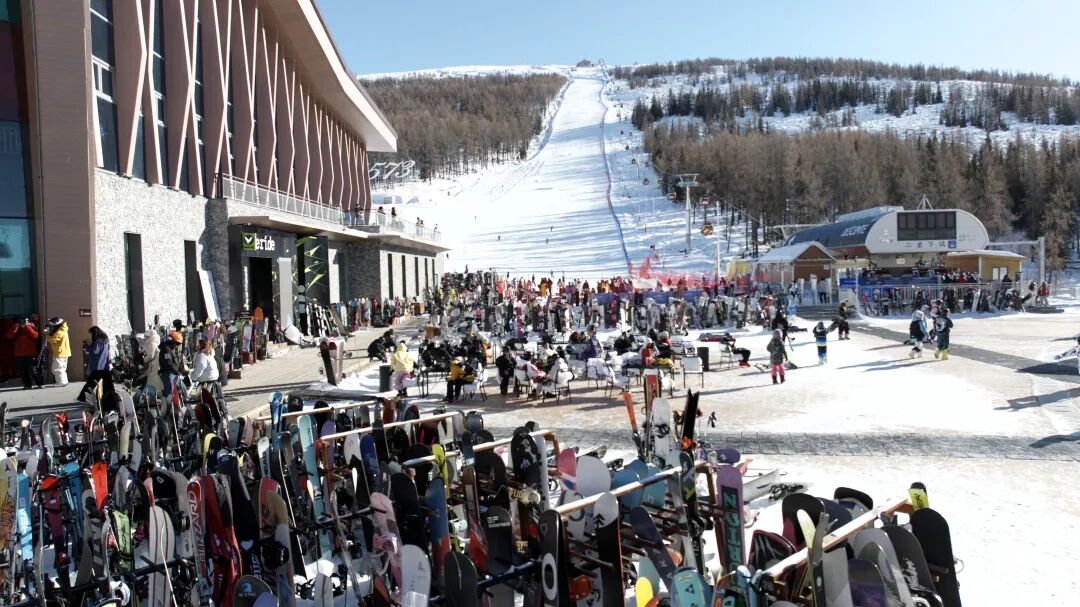 富蕴县冰雪之旅：安心畅滑，暖心服务