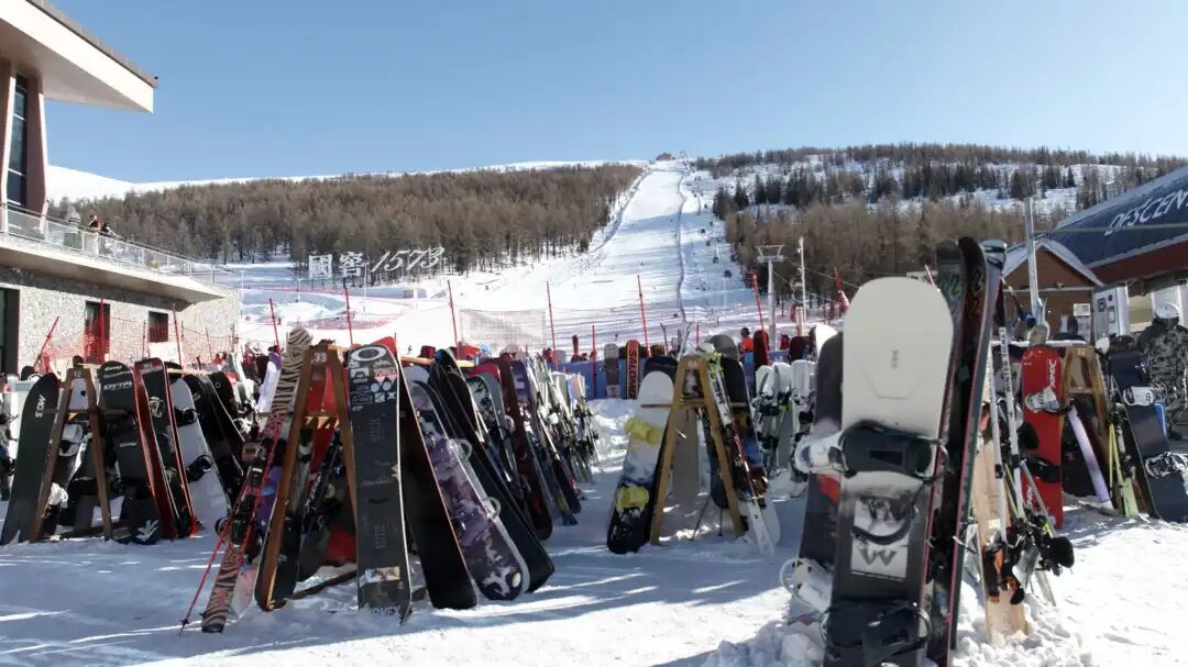 富蕴县冰雪之旅：安心畅滑，暖心服务