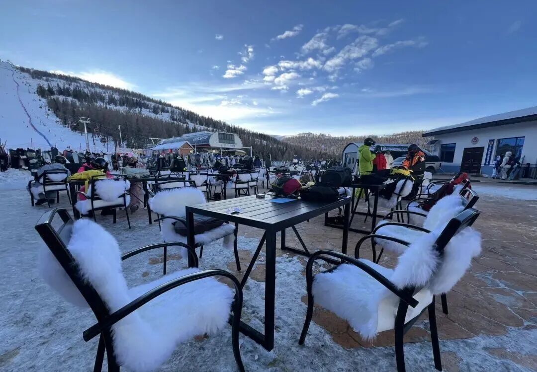 富蕴县冰雪之旅：安心畅滑，暖心服务