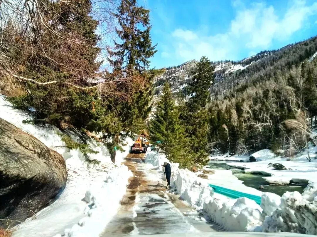 富蕴县冰雪之旅：安心畅滑，暖心服务